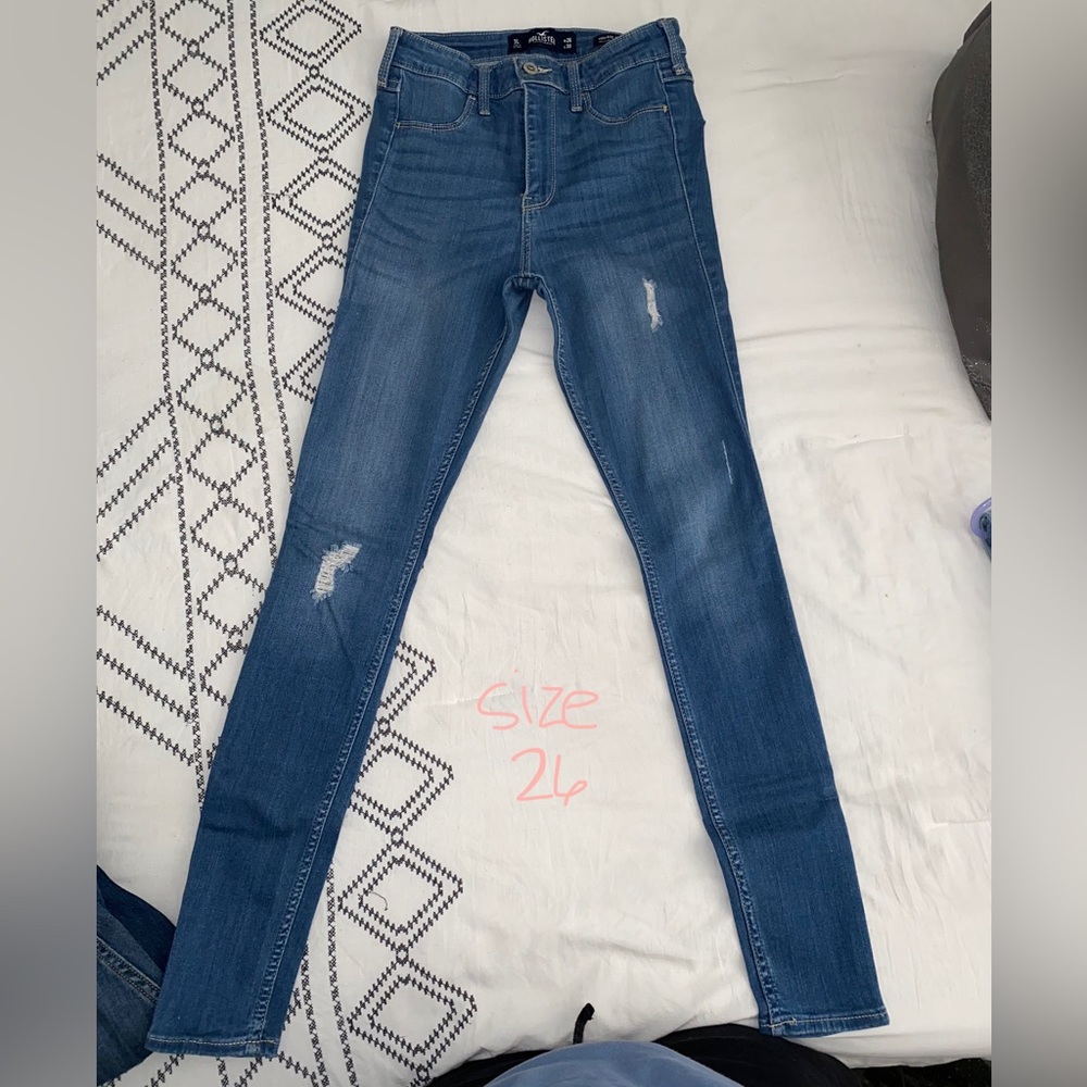 Size 25. Hollister. High rise very stretchy
